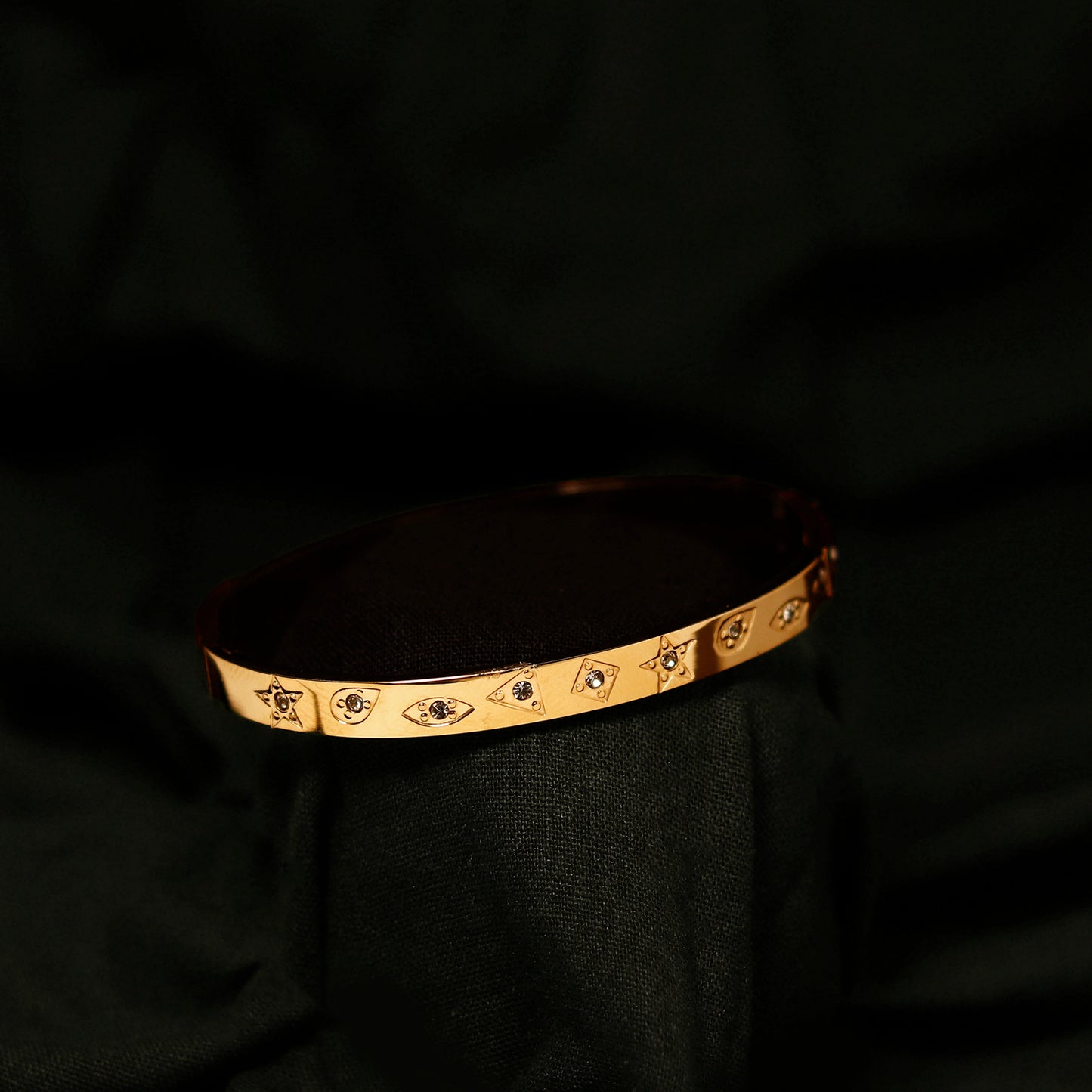 Round Diamond Bangle Bracelet For Womens - Waterproof & Anti-Tarnish (One Size)